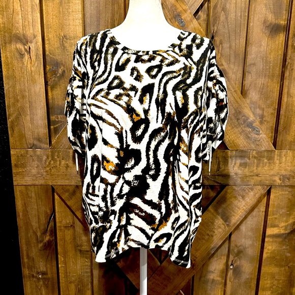 Calvin Klein Tops - NWOT Calvin Klein White Safari Print Short Sleeve Top Sz XL